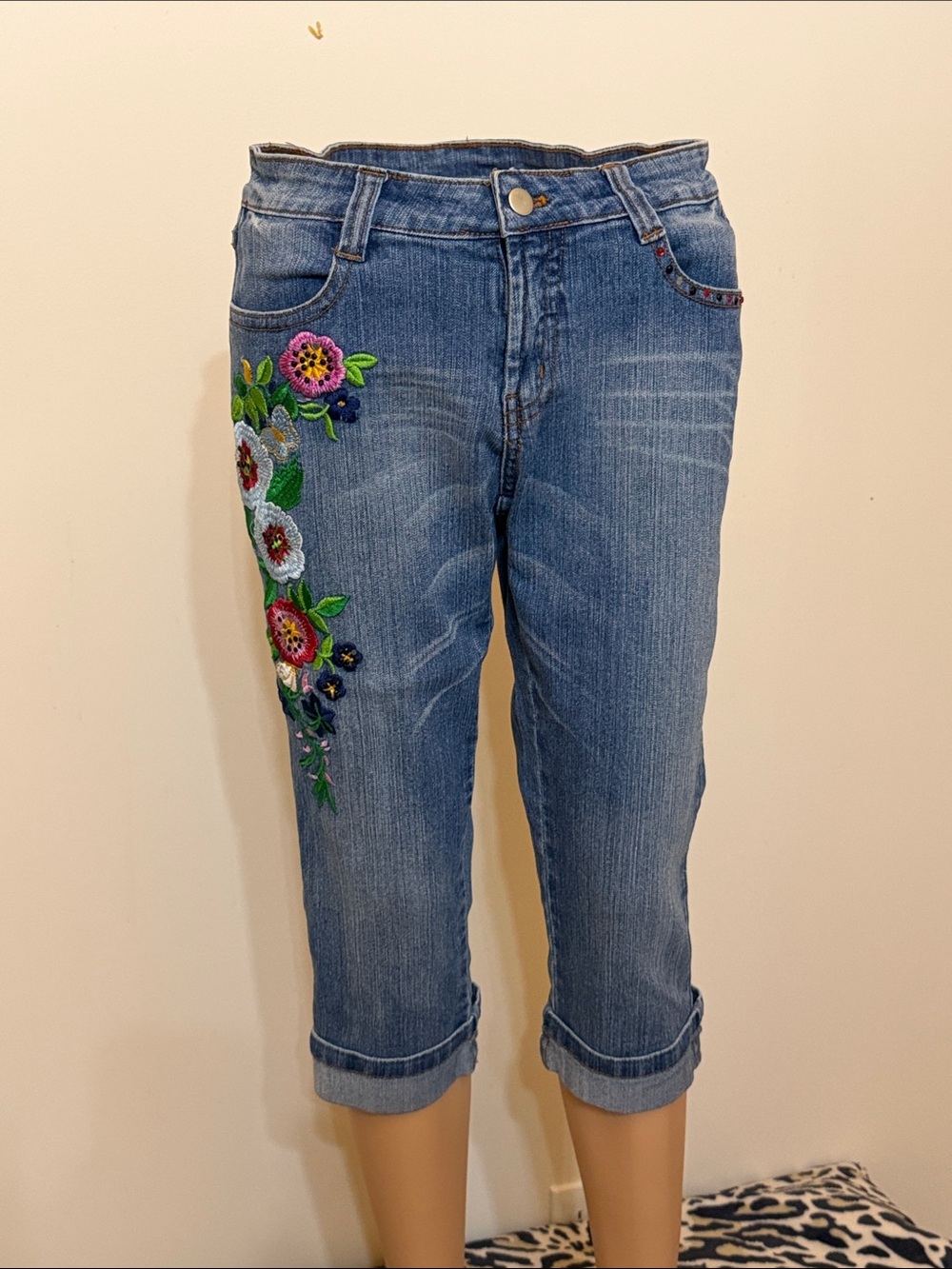 Boston Proper Embroidered Blue Women's Cropped Jeans with Rhinestones Size 6